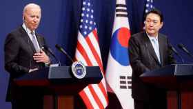 El presidente de EEUU, Joe Biden, junto a su homólogo surcoreano, Yoon Suk-yeol, en una comparecencia conjunta en Séul el pasado 21 de mayo.
