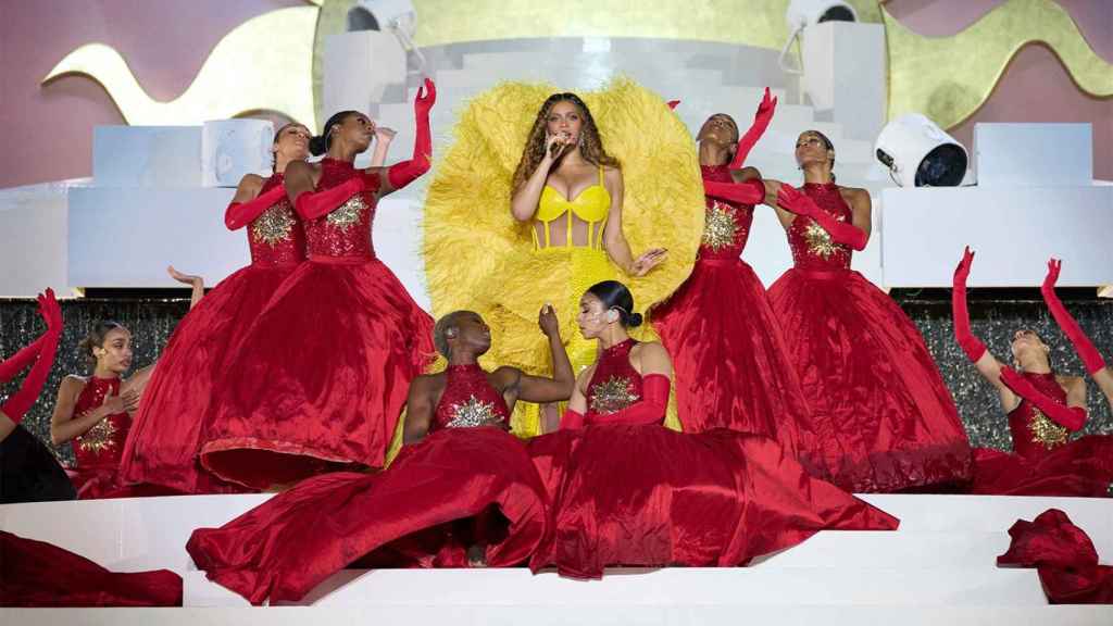 Beyoncé y sus bailarinas en Dubái.