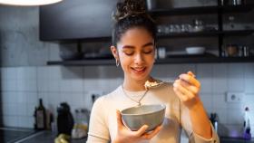 La hora a la que tienes que cenar para adelgazar según los expertos de Harvard
