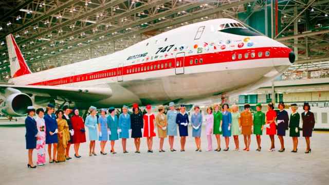 Presentación del Boeing 747 'Jumbo' con las azafatas de las primeras aerolíneas operadoras.