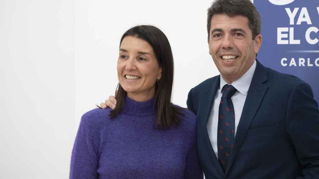 Carlos Mazón, líder del PP valenciano, junto a Ruth Merino, ex portavoz autonómica de Cs, este jueves en Valencia.