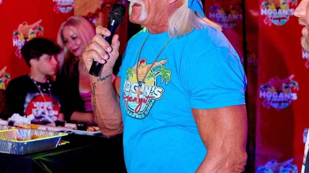 Hulk Hogan durante un acto de sus marcas