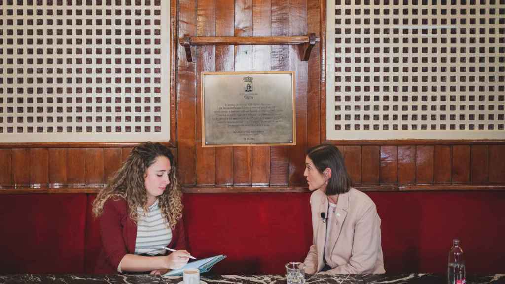 Reyes Maroto e Irene P. Nova durante la entrevista de la candidata socialista con Madrid Total.
