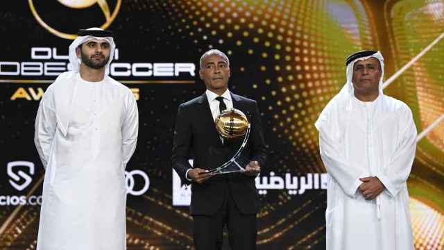 Romario recogiendo un premio en los Globe Soccer Awards