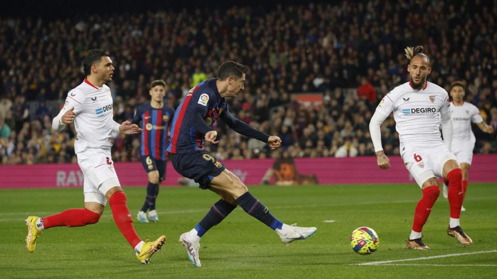 Lewandowski, dentro del área.