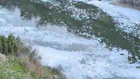 El río Tajo vuelve a presentar una repugnante espuma blanca a su paso por Toledo