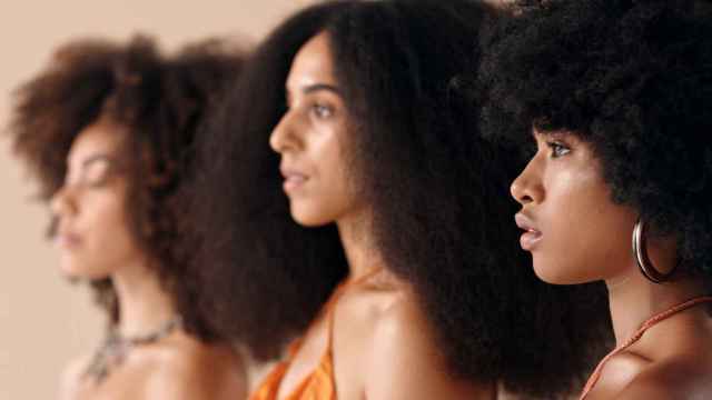 Mujeres con el pelo afro.