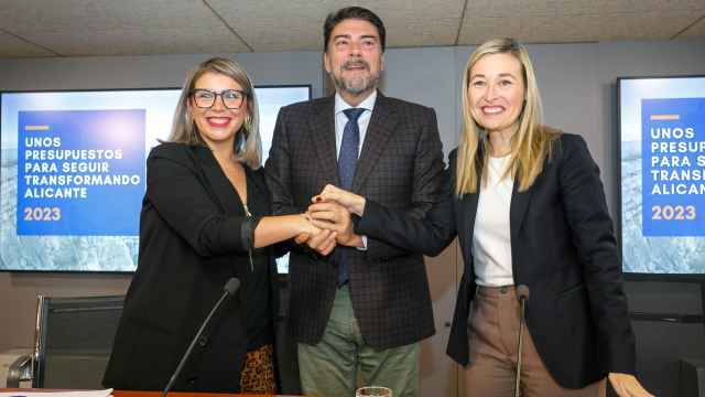 Mari Carmen Sánchez, Luis Barcala y la edil de Hacienda, Lidia López.