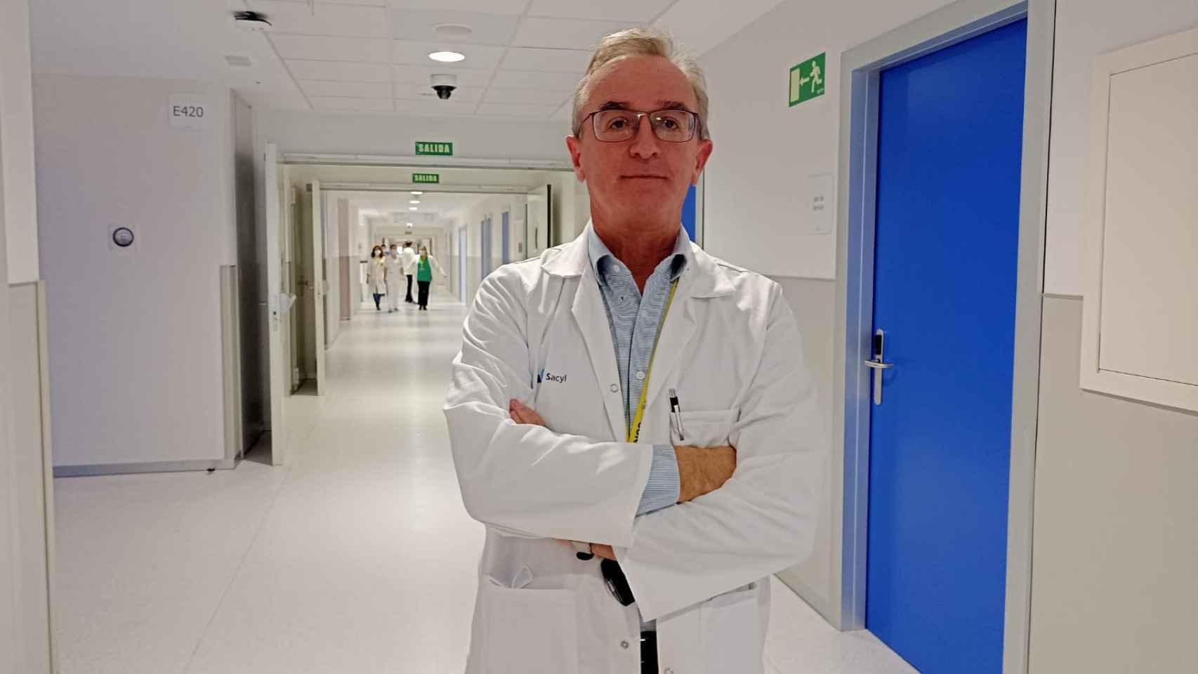 El doctor Marcelo Jiménez, coordinador del programa de robótica del Hospital de Salamanca