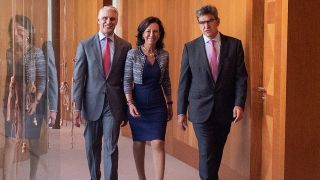 Santander y Orcel se verán en el TS: el banco quiere rebajar aún más la indemnización y el italiano 'salvar' 45 millones