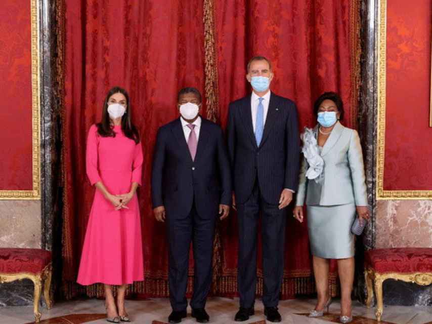 Los reyes de España junto al presidente de Angola y la esposa de éste en el Palacio Real de Madrid en septiembre de 2021.