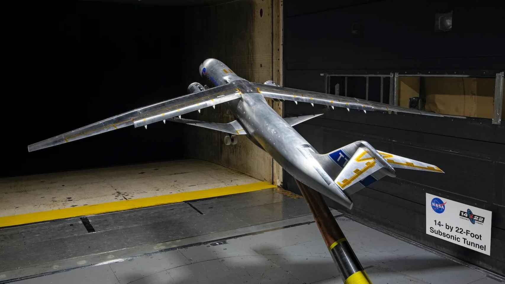 Avión de Boeing con alas TTBW en el túnel de vieno