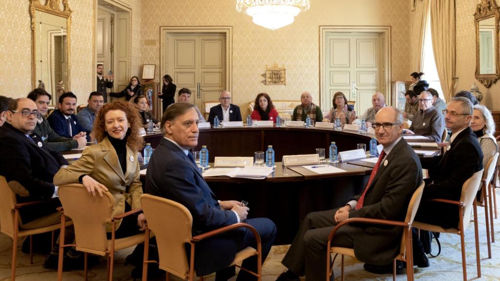 Reunión en el Ayuntamiento en Salamanca para reivindicar las comunicaciones ferroviarias