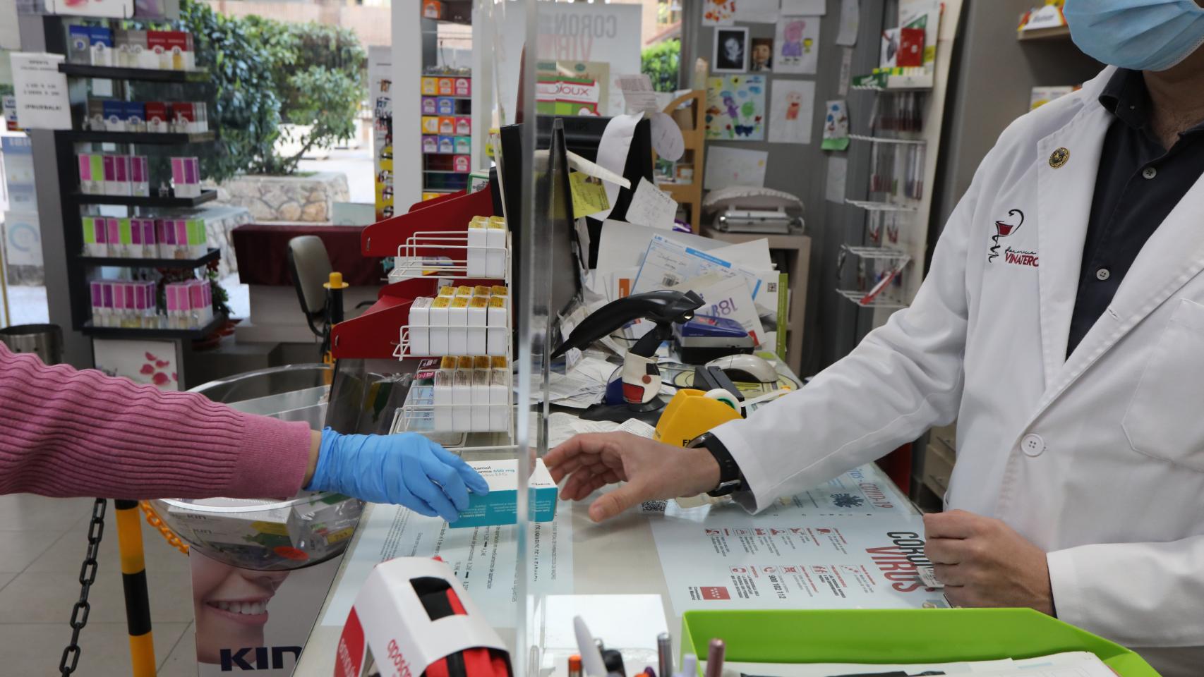 Alerta sanitaria en España: retiran de las farmacias este jarabe para la tos