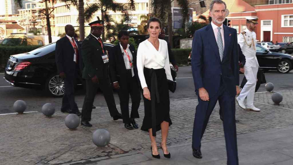 Los Reyes, Letizia y Felipe VI, en su segundo acto en Angola, este martes 7 de febrero de 2023.