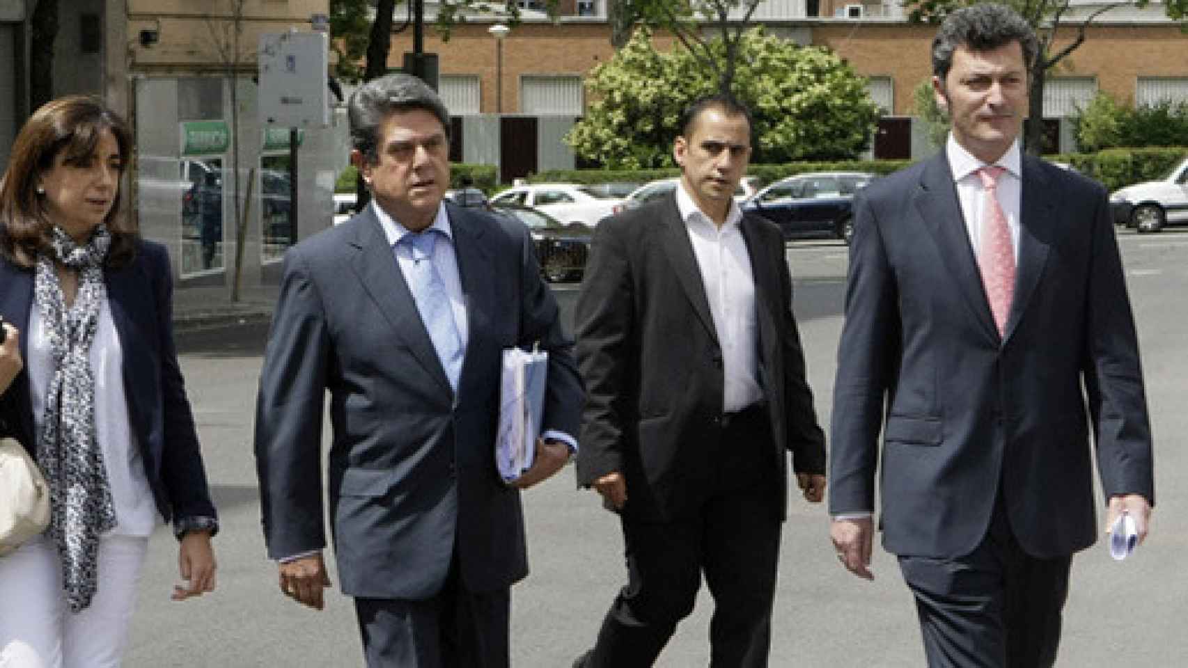 Federico Trillo, Federico Trillo, Sandra Moneo y Santiago Cervera el 1 de junio de 2010, a su llegada al TC para presentar el recurso contra la ley del aborto./