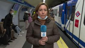 Una reportera de Telecinco comparte su divertido momento mientras grababa una noticia en el metro