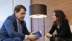 El presidente de la Junta, Alfonso Fernández Mañueco, mantiene un encuentro con la cónsul de la Embajada de Ucrania en España, Yuliya Gladush.