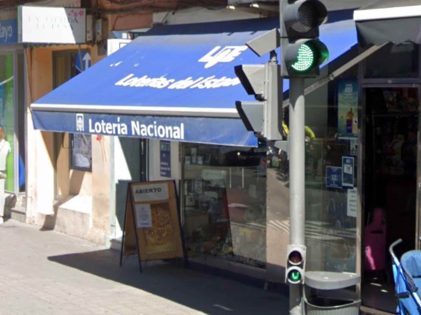 El despacho en el que se ha vendido el boleto premiado, en la Plaza de los Vadillos de Valladolid.