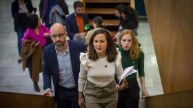 La ministra de Derechos Sociales, Ione Belarra (c), con los secretarios de Estado Nacho Álvarez y Lilith Verstrynge.