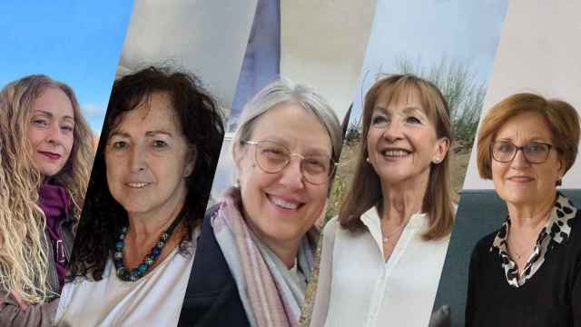 Las profesoras Rosa Prata, Prado Buitrago, Pilar Moreno, María Ortiz y Muriel Mage.