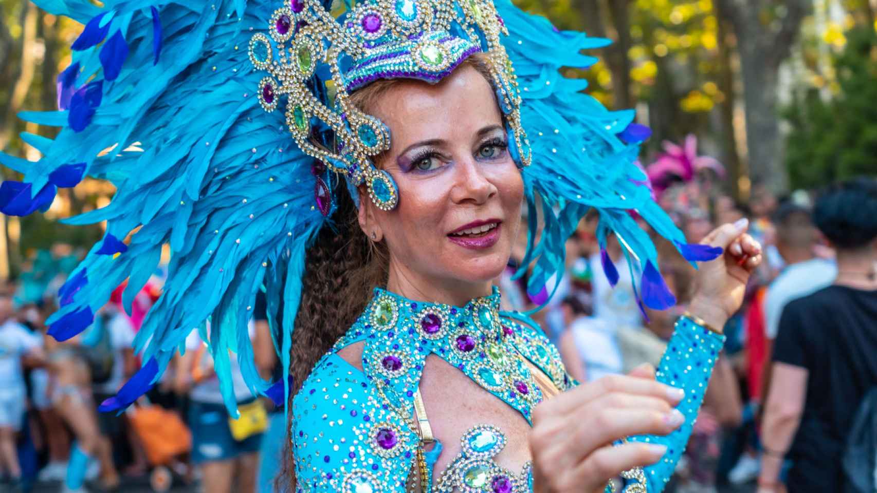 Mujer disfrazada en un desfile de Madrid.