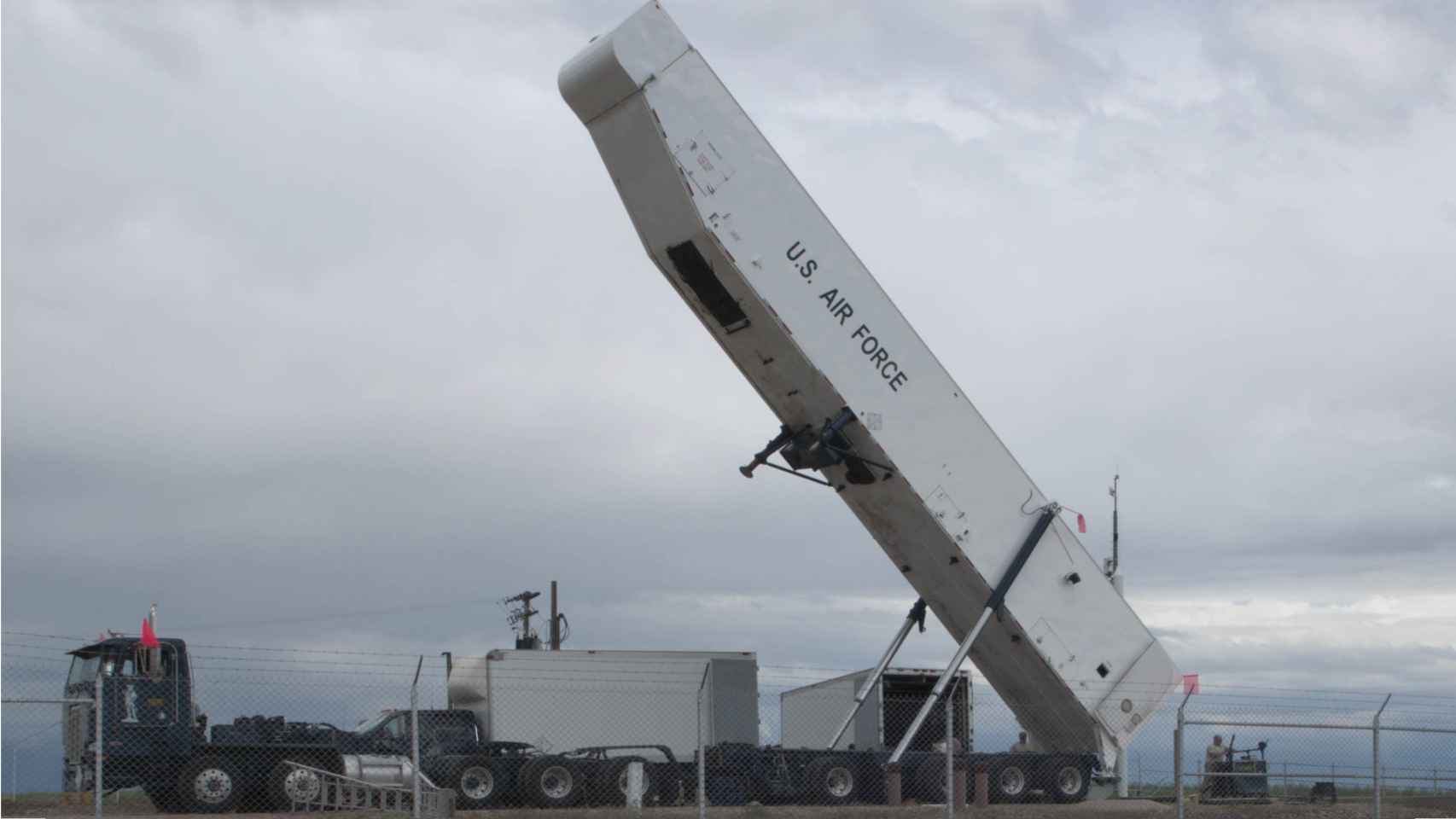 Camión extrayendo un misil Minuteman