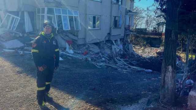 El bombero albaceteño Luis Enrique Utiel sigue inmerso en la búsqueda de supervivientes en el terremoto de Turquía . Foto: Diputación de Albacete