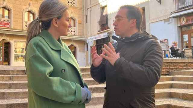 El ministro de Asuntos Exteriores, Unión Europea y Cooperación, José Manuel Albares, este jueves en Toledo con la alcaldesa, Milagros Tolón