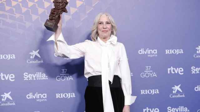 Susi Sánchez muestra el Goya a la mejor actriz de reparto por su trabajo en 'Cinco lobitos'