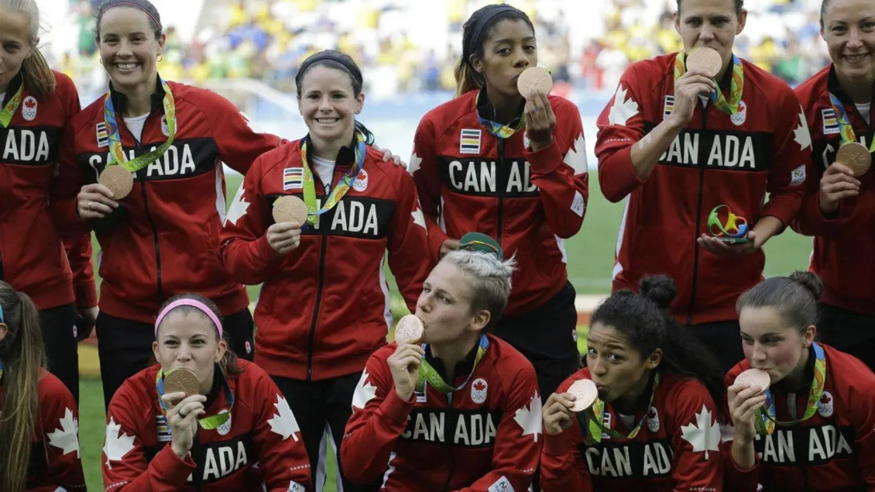La Selección femenina de fútbol de Canadá explota obligadas a jugar pese a estar en huelga