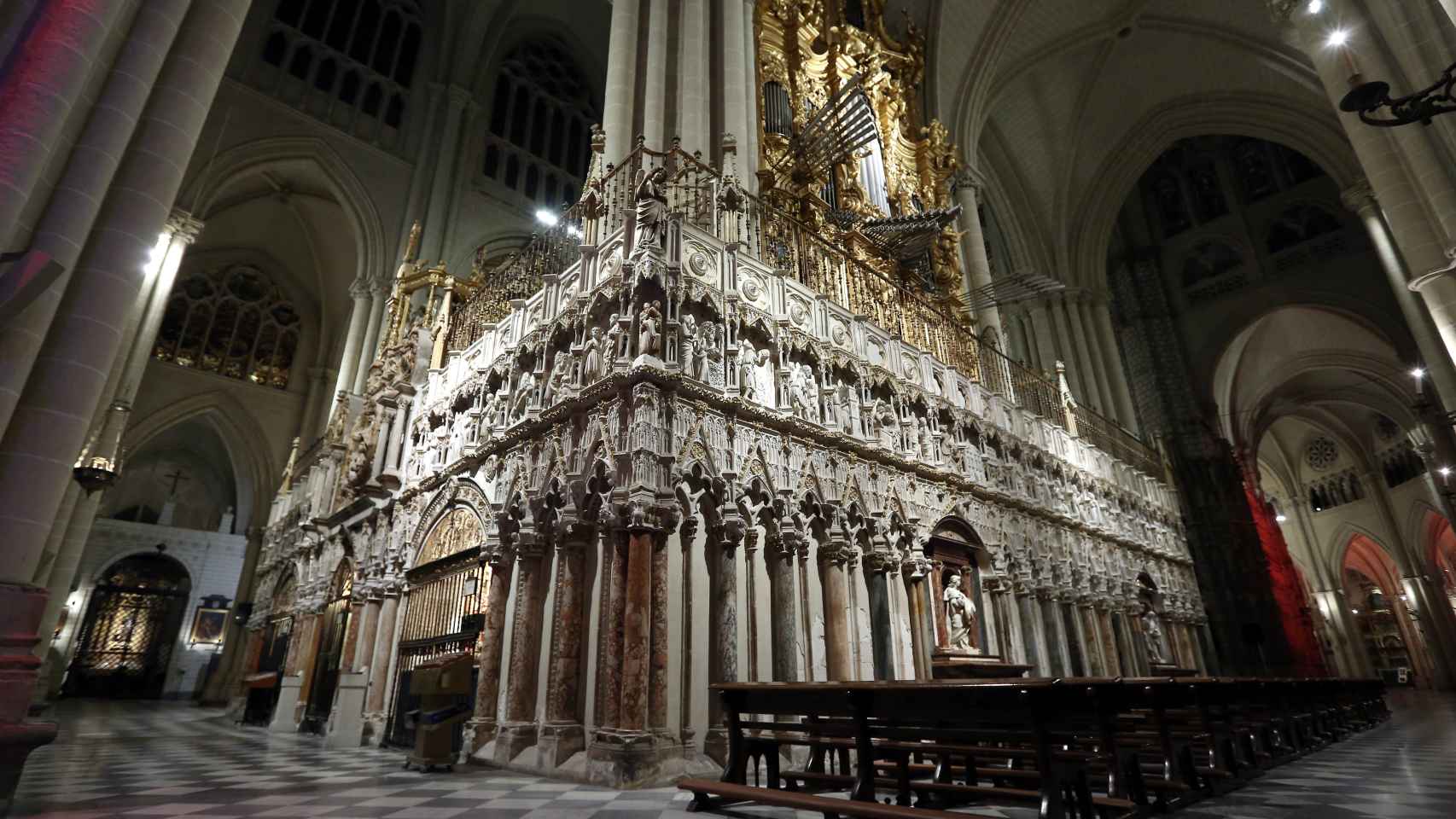 Las mejores imágenes de la majestuosidad nocturna de la Catedral Primada de Toledo