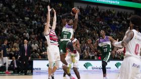 Kendrick Perry durante el Unicaja vs. Baskonia.