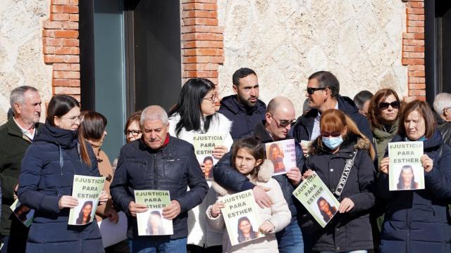 Miguel, padre de Esther, en la manifestación de este domingo en Traspinedo