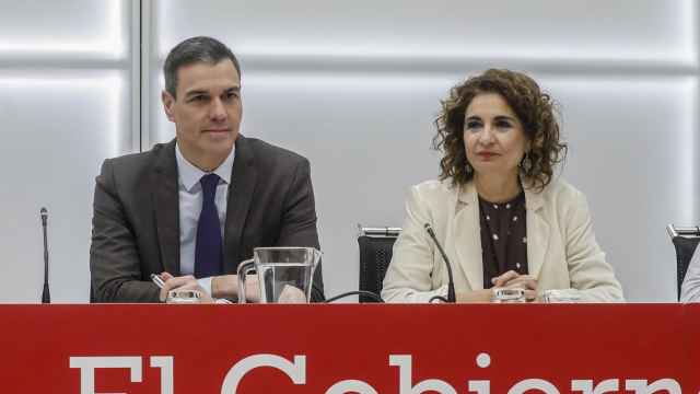Pedro Sánchez, presidente del Gobierno, junto a María Jesús Montero, ministra de Hacienda, durante la reunión de la Ejecutiva Federal del PSOE del lunes.