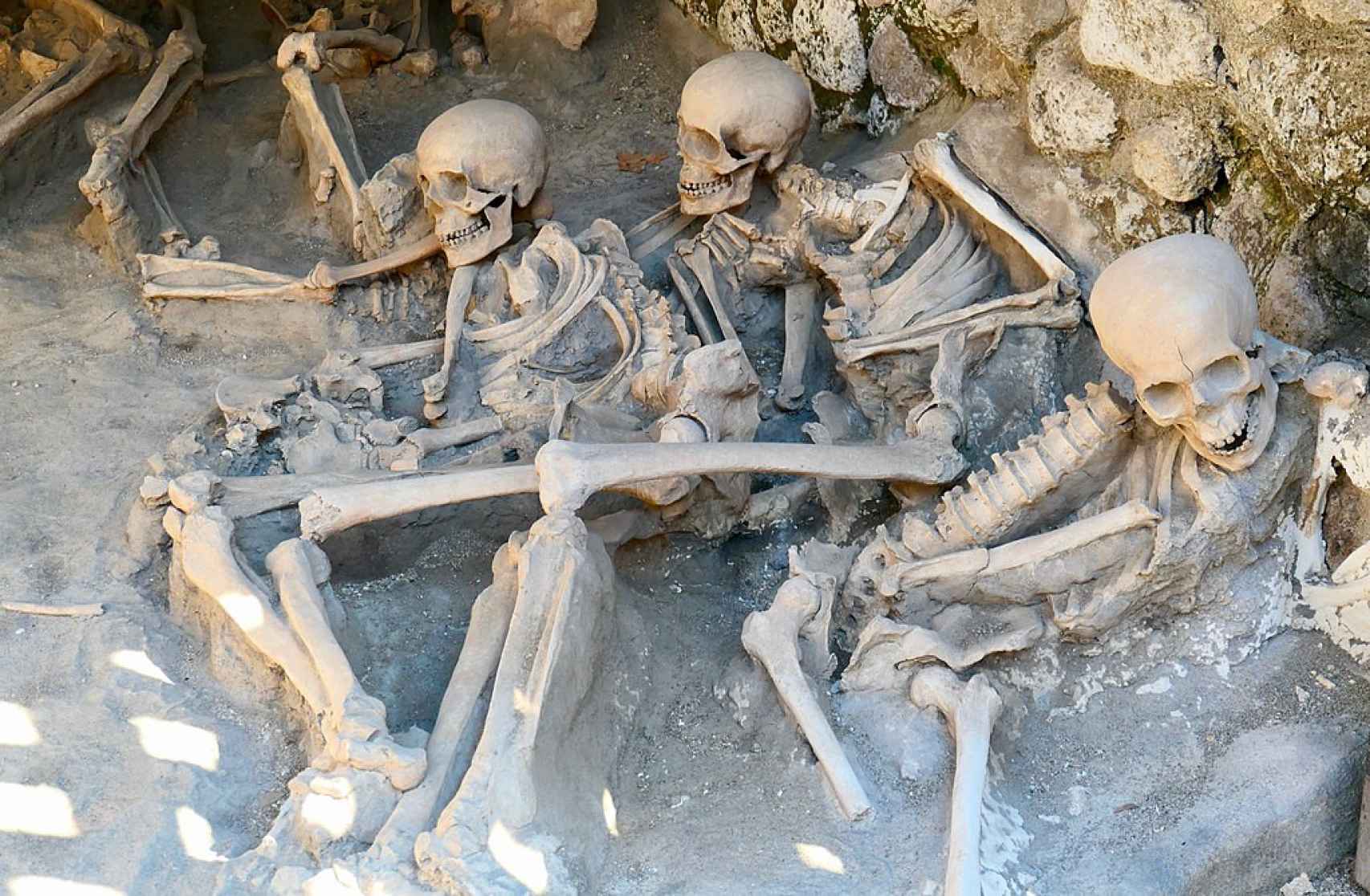 Esqueletos hallados en el puerto de Herculano.