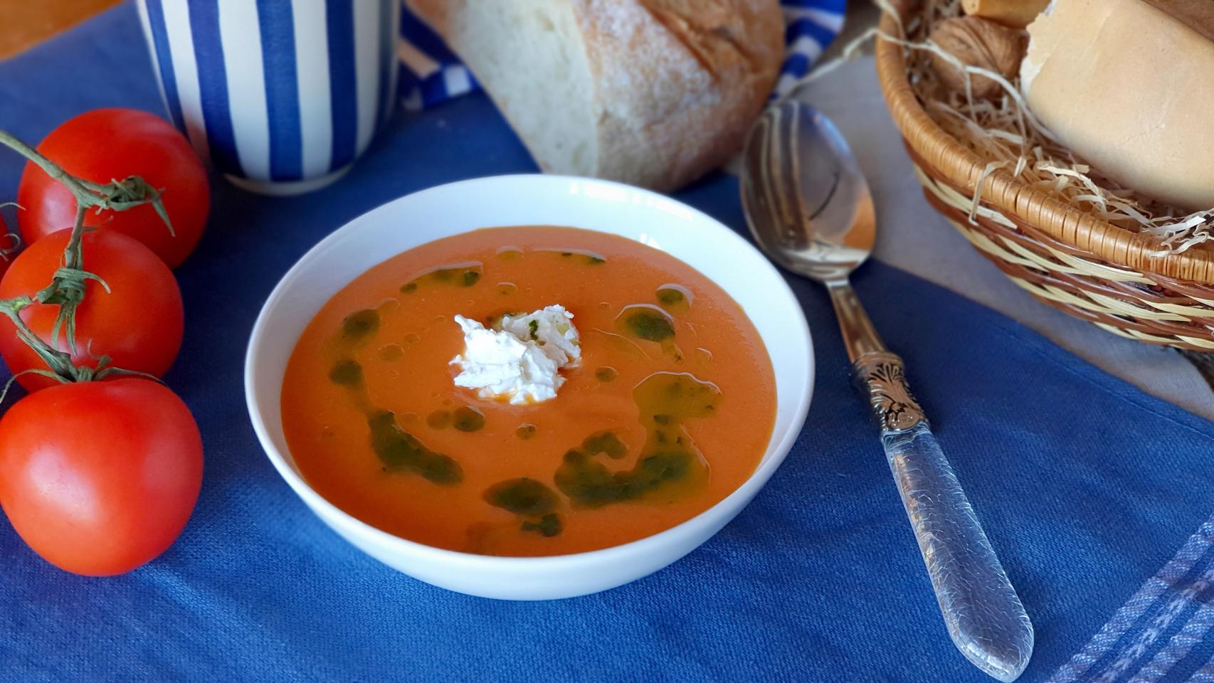 Sopa de tomate y burrata, una receta inspirada en el padre más padre de  todos