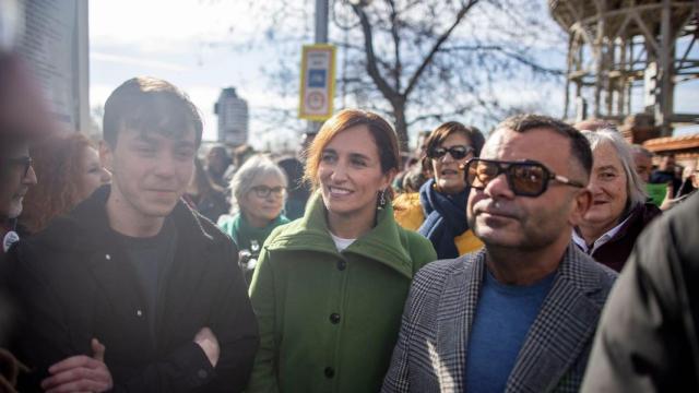 Jorge Javier Vázquez y Mónica García en la manifestación por la sanidad pública.