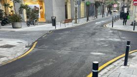 Calle Cortinas de San Miguel con bolardos