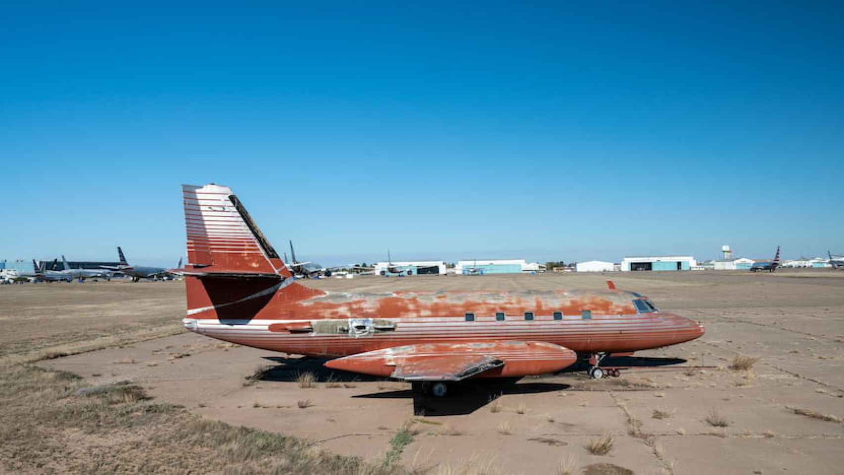 Exterior del antiguo avión de Elvis Presley.