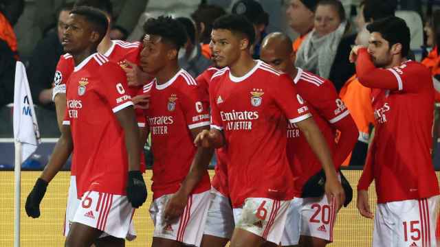 Los jugadores del Benfica celebran un gol contra el Brujas en Champions