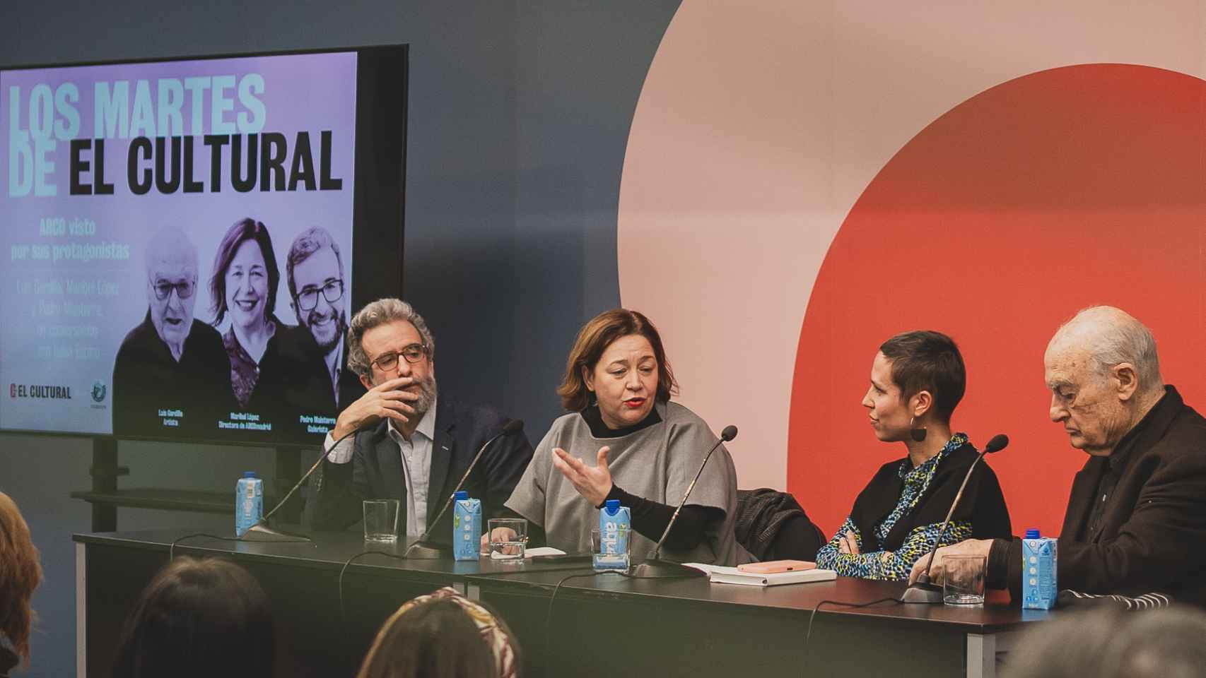 Pedro Maisterra, galerista; Maribel López, directora de ARCO; Luisa Espino, jefa de Arte en El Cultural; y Luis Gordillo, artista, durante la conversación enmarcada en el ciclo Los Martes de El Cultural que se celebró en el Círculo de Bellas Artes