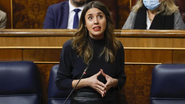 La ministra de Igualdad, Irene Montero, en el pleno del Congreso de los Diputados.