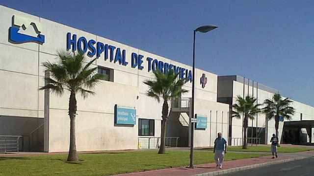 Fachada del Hospital de Torrevieja.