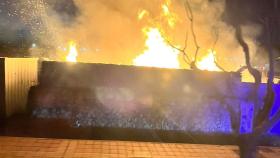 Imagen del incendio en el corral de Íscar.