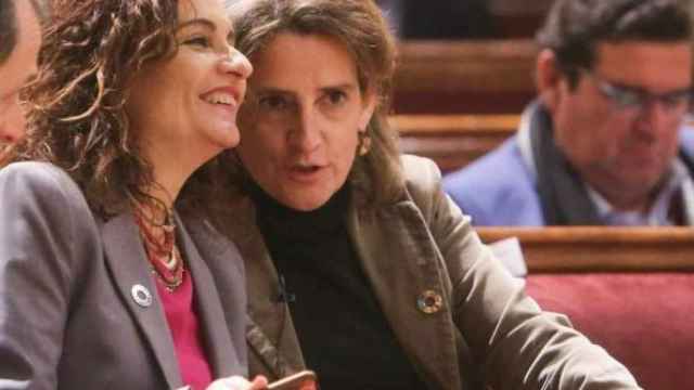 La ministra de Hacienda, María Jesús Montero, y la ministra de Transición Ecológica, Teresa Ribera.
