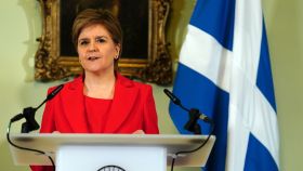 Nicola Sturgeon este miércoles anunciando su dimisión como ministra principal de Escocia.