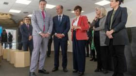 Alberto Rojo e Isabel Rodríguez, en el centro, durante su visita al Centro Arriaca Digital.