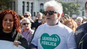 El director Pedro Almodóvar en una manifestación en defensa de la Sanidad pública, el pasado noviembre en Madrid.