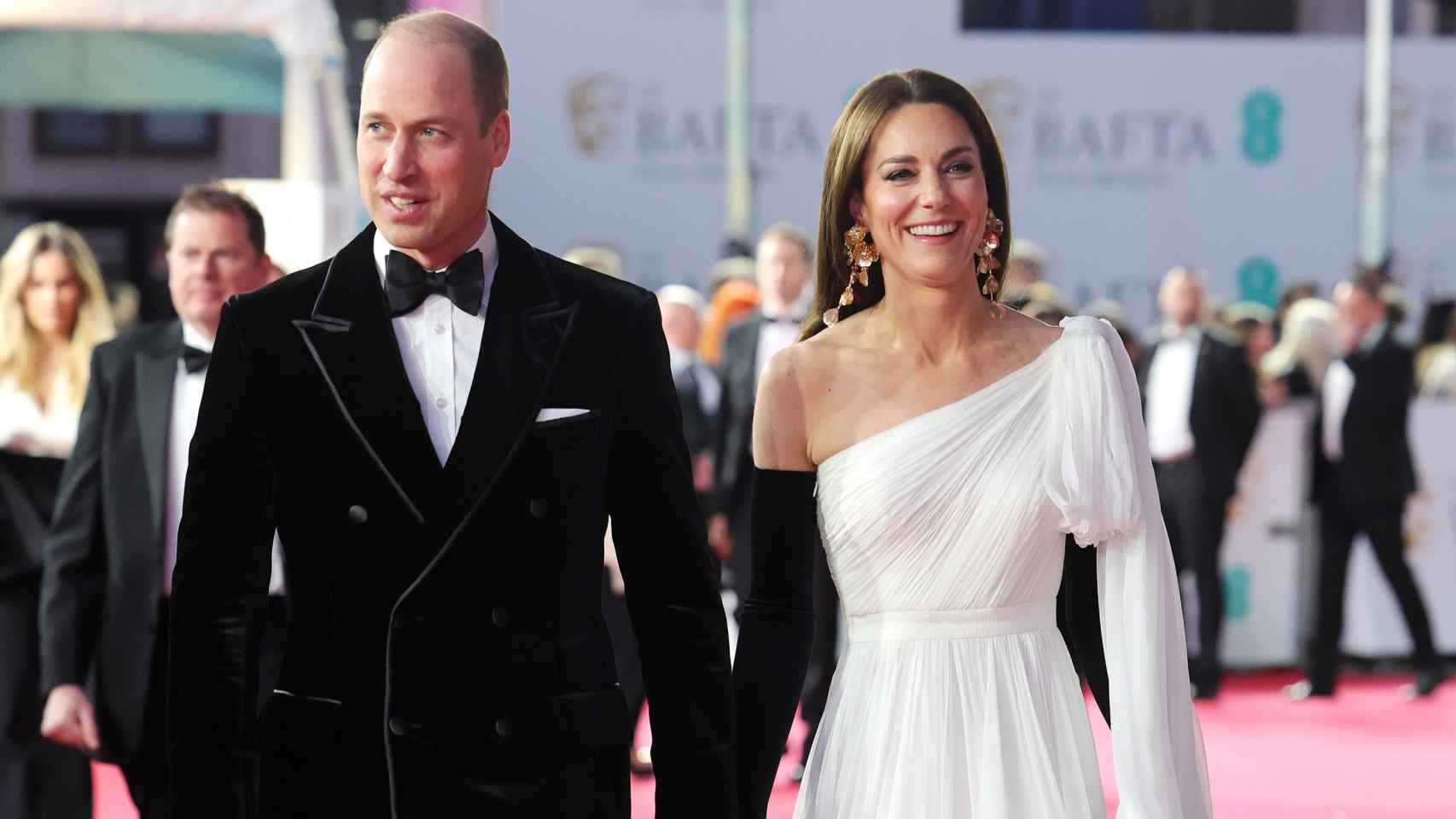 Del vestido de inspiración nupcial de Kate Middleton a la capa de Anya Taylor-Joy: los 'looks' de los Premios BAFTA